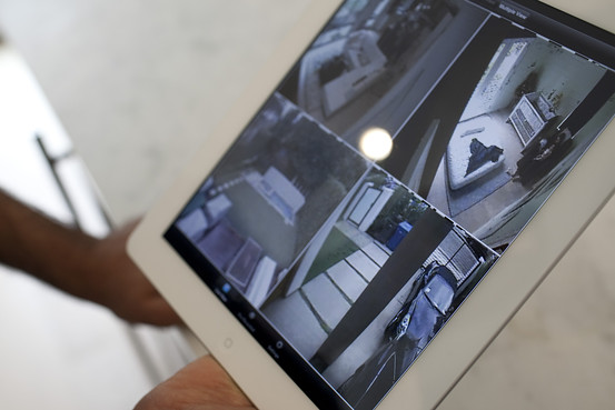 美國加州有位朋友花了 240 萬把家裡改裝可以透過 iPad 遠端遙控的高科技智慧家居！你捨得嗎？（影片分享）