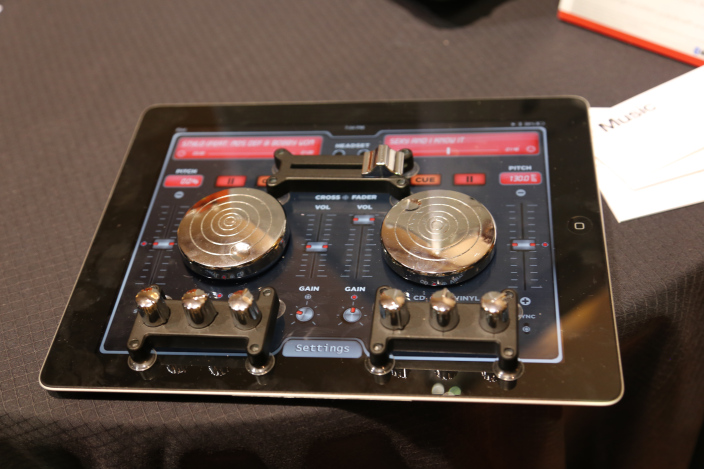 想當 DJ？還是想當吉他手？ION 推出 iPad 專用的 DJ 控制台和 iPad / iPhone 專用的電吉他，保證你會愛不釋手！