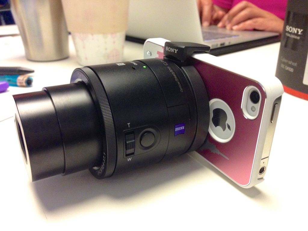 Sony 新推出智慧手機專用外接鏡頭 Cybershot DSC QX100、QX10，除了帶來更佳的拍照畫質外，還有機會造成另一次數位相機革命