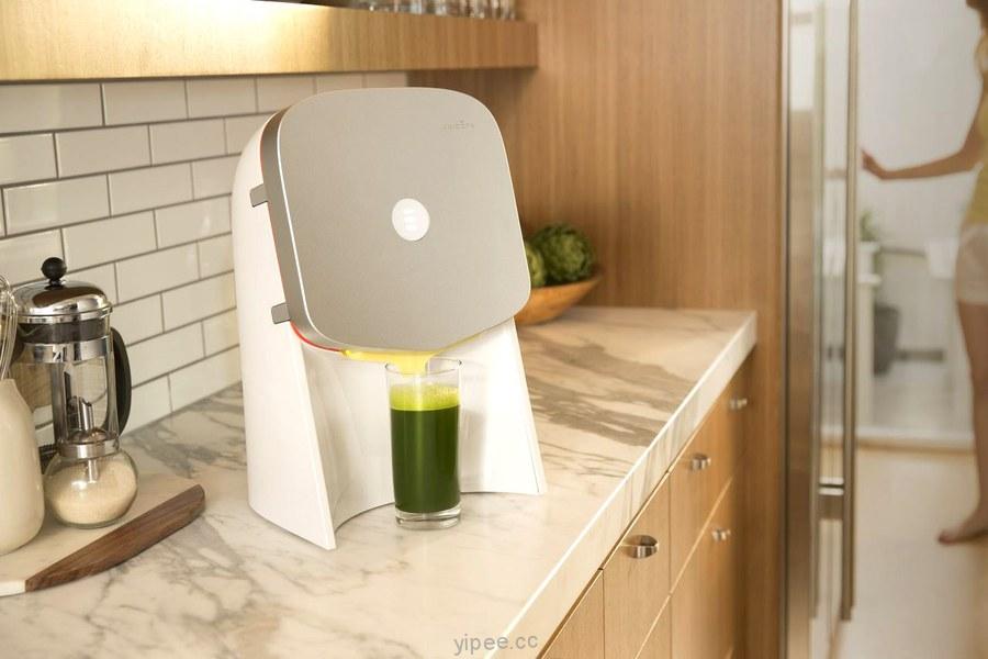 有 Apple 首席設計師 Jonathan Ive 加持設計的「Juicero」果汁機！